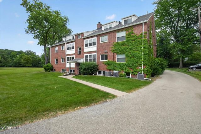 2237 Evergreen Road, Ottawa Hills, OH 43606
