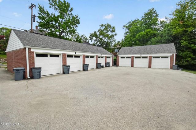 2237 Evergreen Road, Ottawa Hills, OH 43606