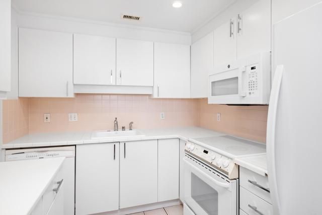 3890 Nobel Drive 1402, San Diego, CA 92122