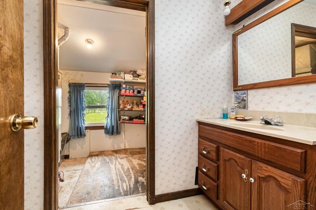 2430 S 4 Mile Road, Kawkawlin, MI 48631