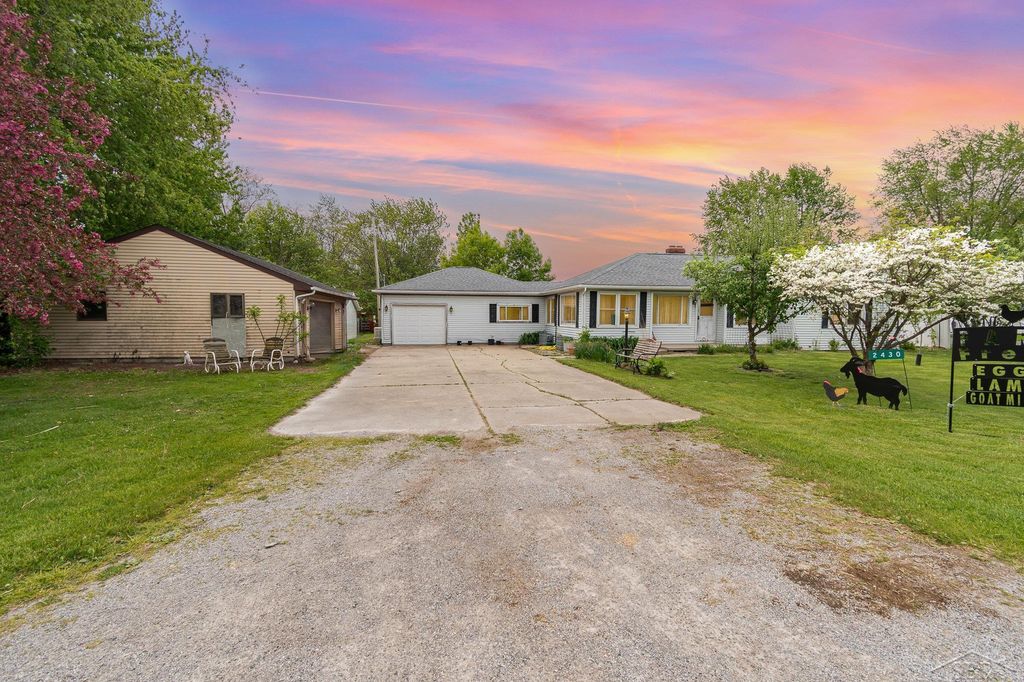 2430 S 4 Mile Road, Kawkawlin, MI 48631