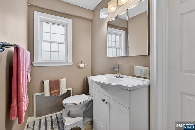 16 Parkview Place, Passaic, NJ 07055