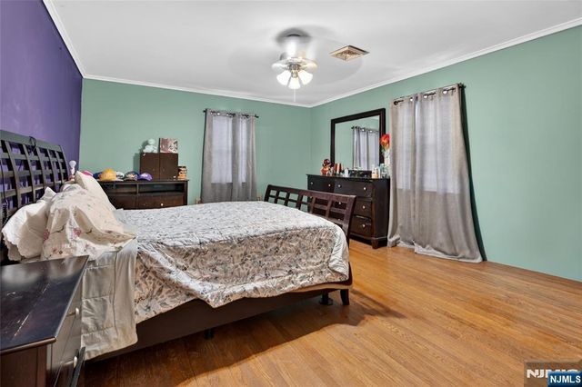 16 Parkview Place, Passaic, NJ 07055