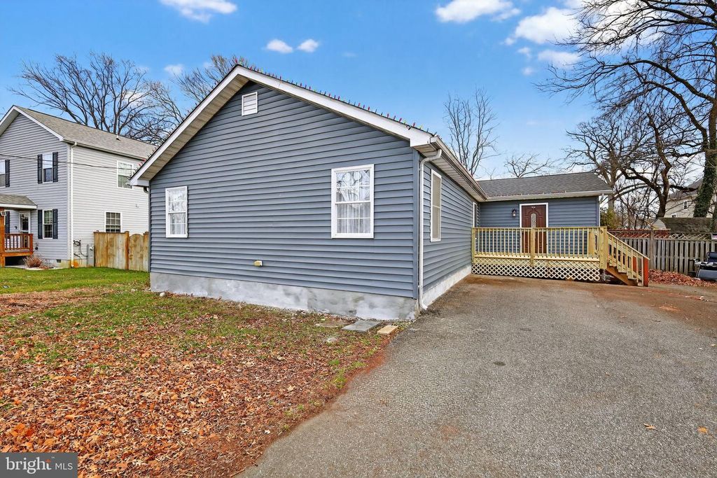 305 OAKWOOD RD, Edgewater, MD 21037