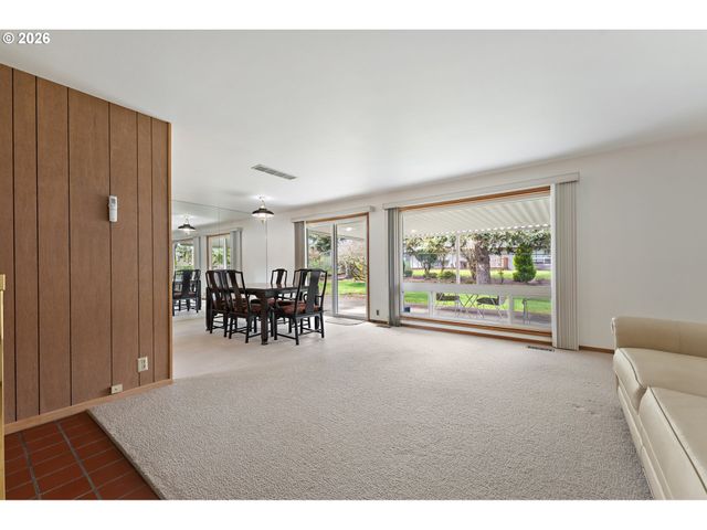 1490 HALLINAN St, Lake Oswego, OR 97034