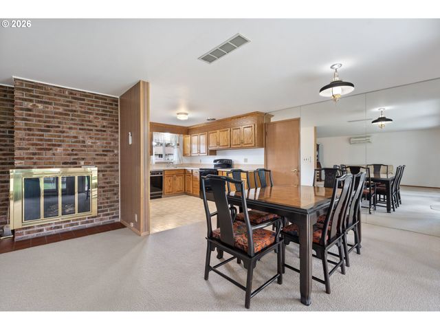 1490 HALLINAN St, Lake Oswego, OR 97034