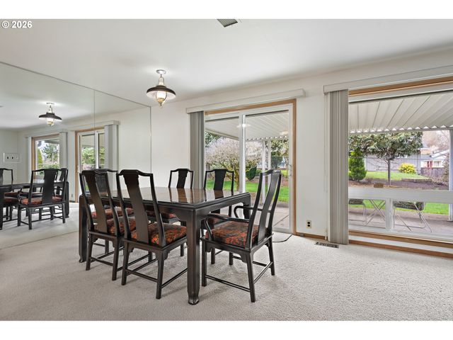 1490 HALLINAN St, Lake Oswego, OR 97034