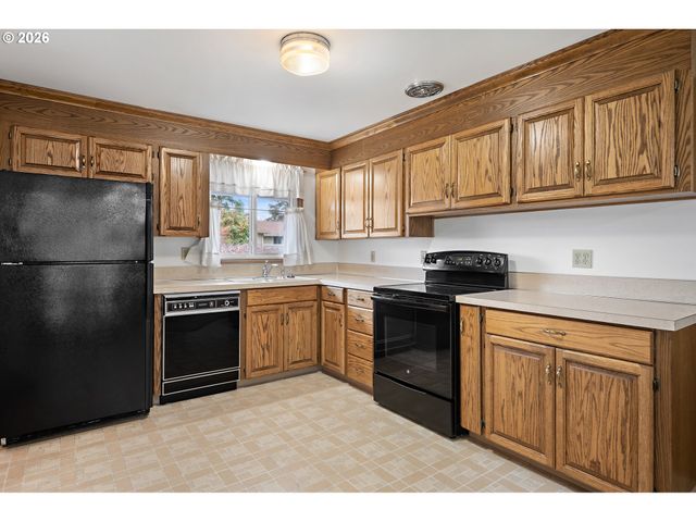 1490 HALLINAN St, Lake Oswego, OR 97034