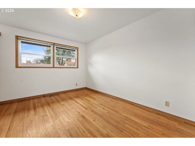 1490 HALLINAN St, Lake Oswego, OR 97034