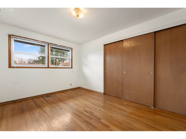 1490 HALLINAN St, Lake Oswego, OR 97034