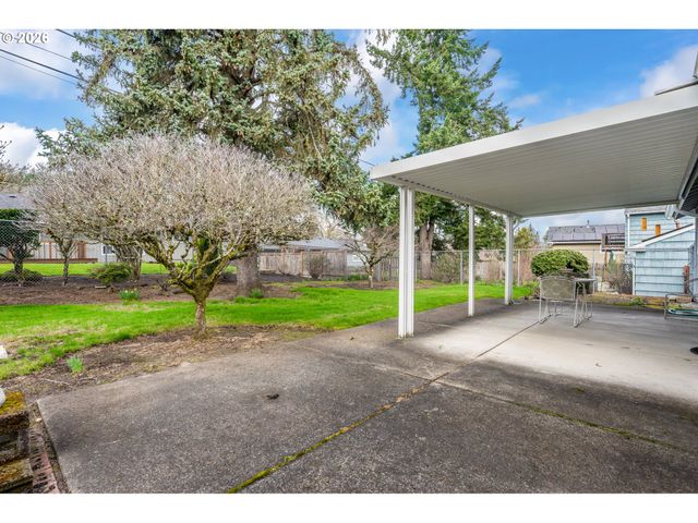 1490 HALLINAN St, Lake Oswego, OR 97034