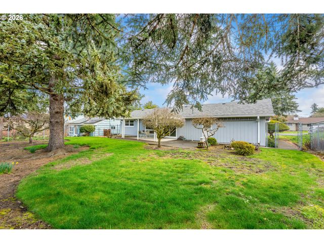 1490 HALLINAN St, Lake Oswego, OR 97034