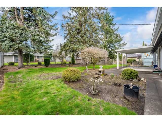 1490 HALLINAN St, Lake Oswego, OR 97034