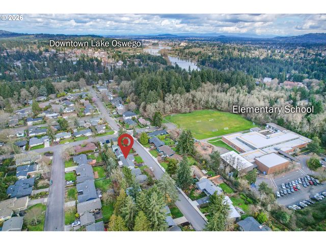 1490 HALLINAN St, Lake Oswego, OR 97034