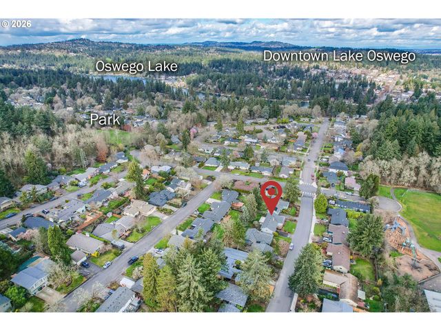 1490 HALLINAN St, Lake Oswego, OR 97034