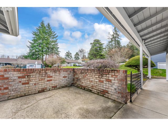 1490 HALLINAN St, Lake Oswego, OR 97034