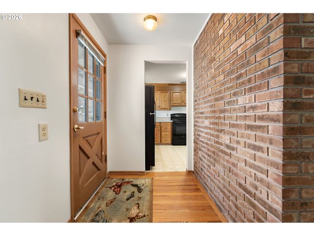 1490 HALLINAN St, Lake Oswego, OR 97034