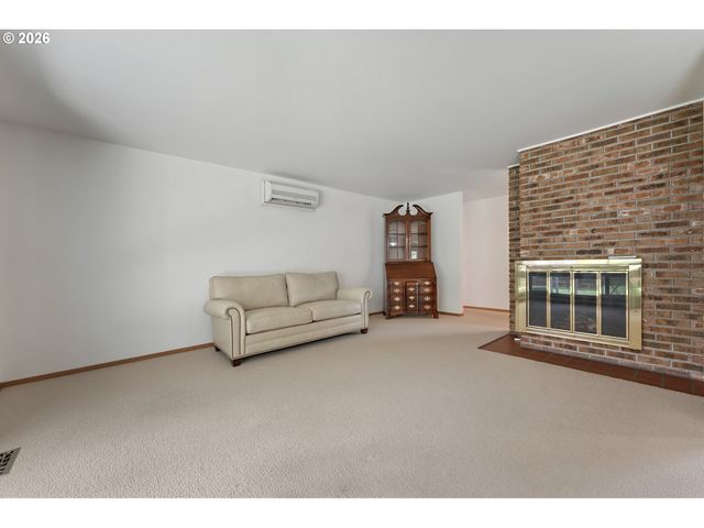 1490 HALLINAN St, Lake Oswego, OR 97034