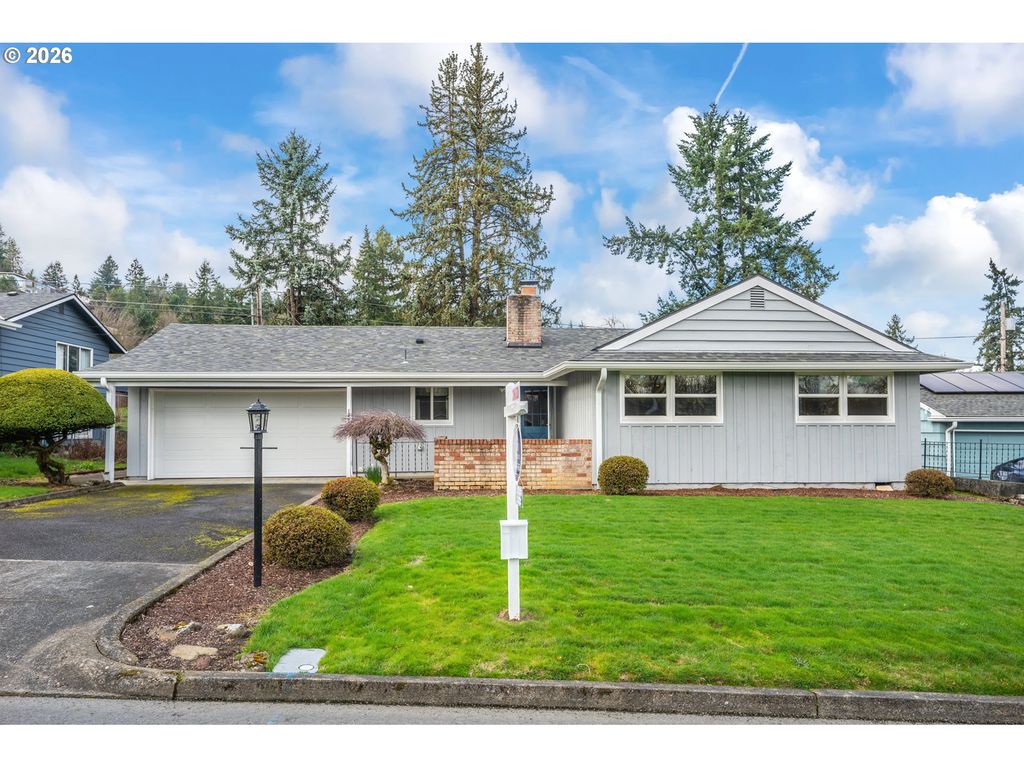 1490 HALLINAN St, Lake Oswego, OR 97034