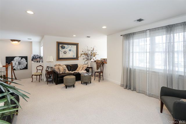 701 Balfour Place, Melville, NY 11747