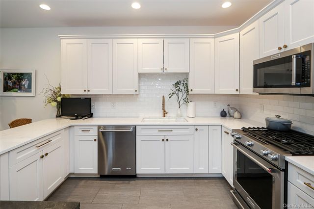 701 Balfour Place, Melville, NY 11747