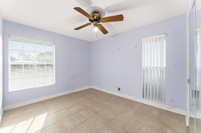 1425 SE San Sovina Terrace, Port St Lucie, FL 34952