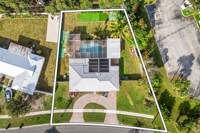 1425 SE San Sovina Terrace, Port St Lucie, FL 34952