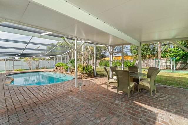 1425 SE San Sovina Terrace, Port St Lucie, FL 34952