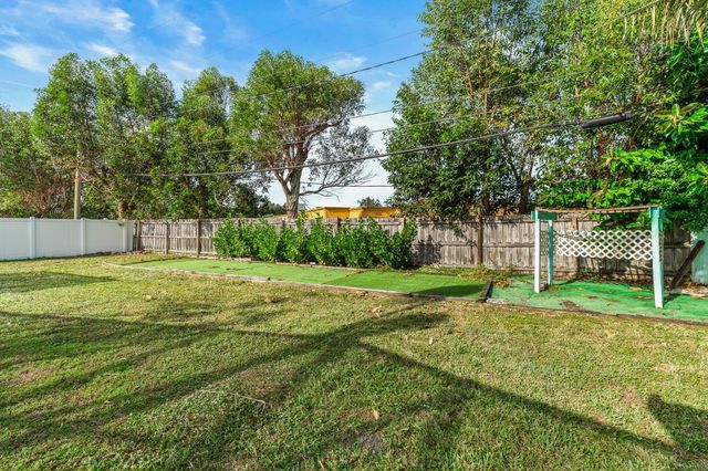 1425 SE San Sovina Terrace, Port St Lucie, FL 34952