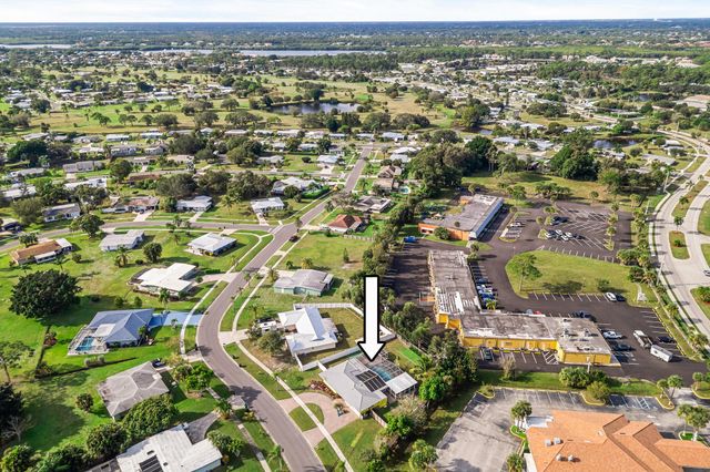 1425 SE San Sovina Terrace, Port St Lucie, FL 34952