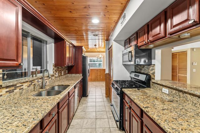 1425 SE San Sovina Terrace, Port St Lucie, FL 34952