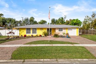 1425 SE San Sovina Terrace, Port St Lucie, FL 34952