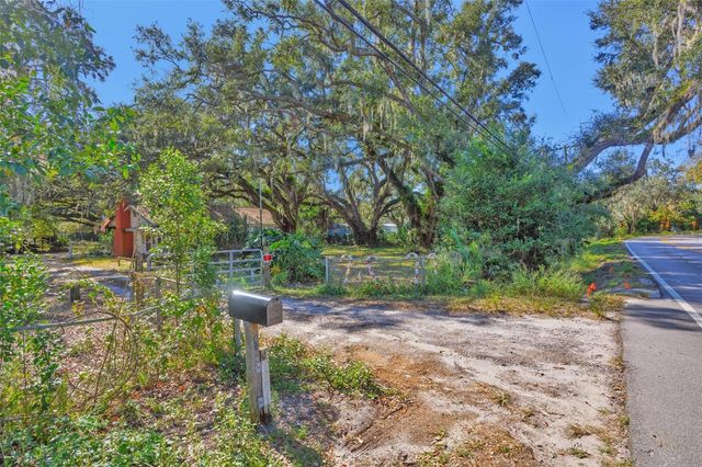 9580 MCINTOSH ROAD, Dover, FL 33527