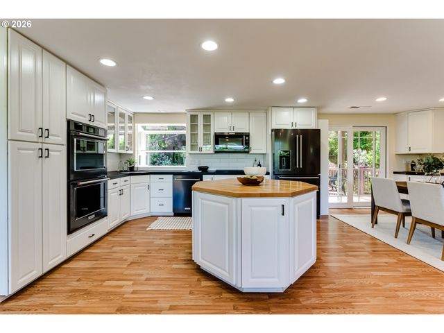 3185 KEVINGTON Ave, Eugene, OR 97405