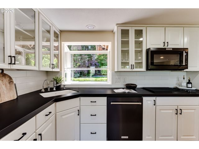 3185 KEVINGTON Ave, Eugene, OR 97405