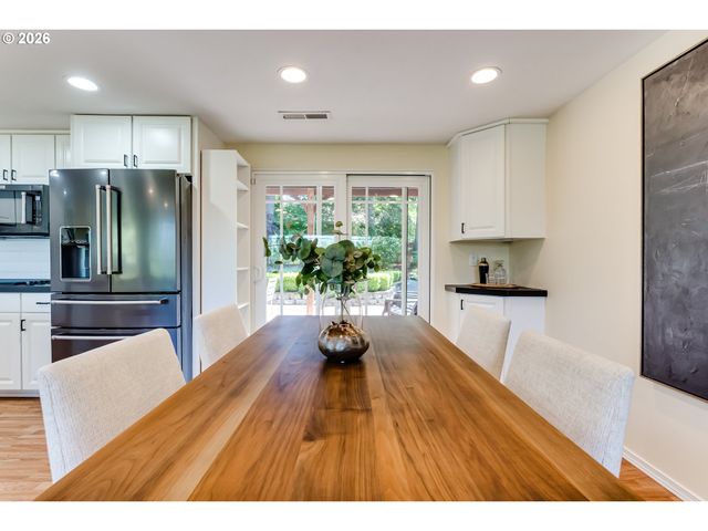 3185 KEVINGTON Ave, Eugene, OR 97405