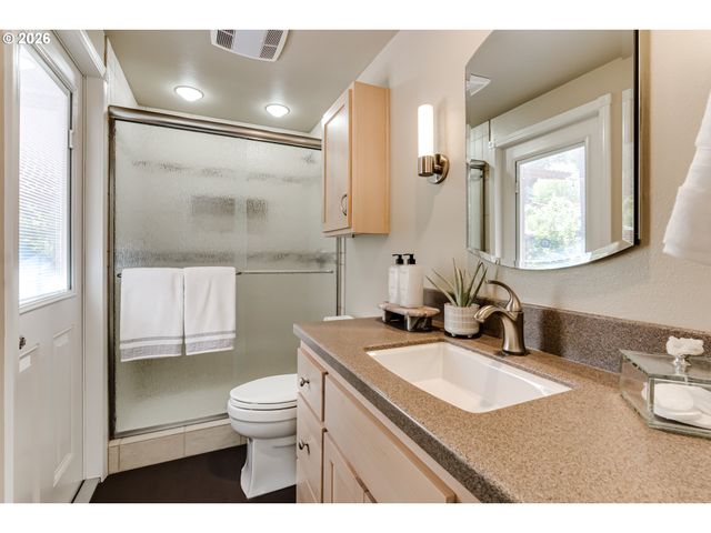 3185 KEVINGTON Ave, Eugene, OR 97405