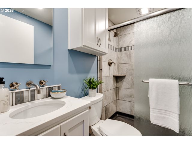3185 KEVINGTON Ave, Eugene, OR 97405