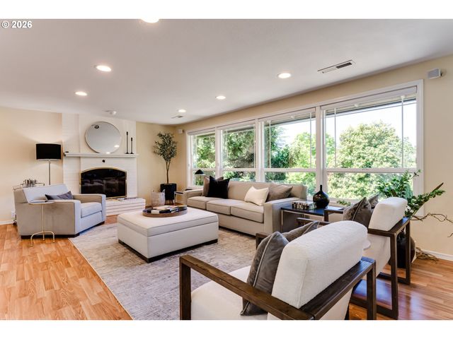 3185 KEVINGTON Ave, Eugene, OR 97405