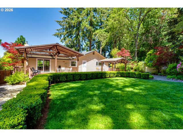 3185 KEVINGTON Ave, Eugene, OR 97405