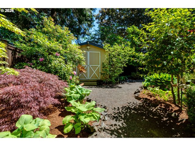 3185 KEVINGTON Ave, Eugene, OR 97405