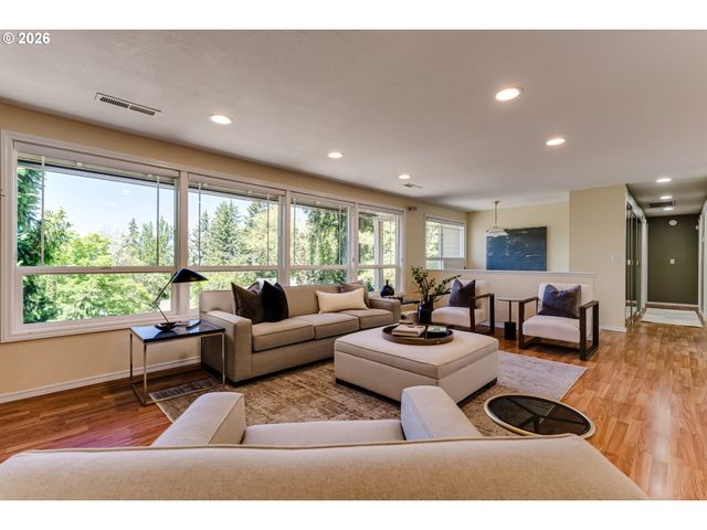3185 KEVINGTON Ave, Eugene, OR 97405