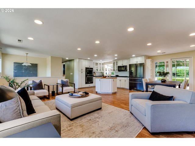3185 KEVINGTON Ave, Eugene, OR 97405