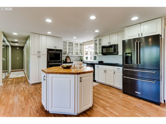 3185 KEVINGTON Ave, Eugene, OR 97405