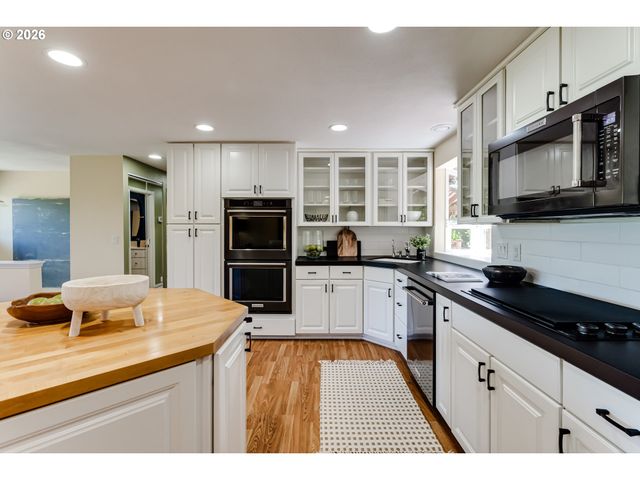 3185 KEVINGTON Ave, Eugene, OR 97405