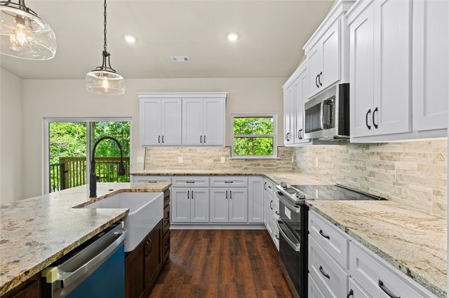 322 Madison 1458, Huntsville, AR 72740