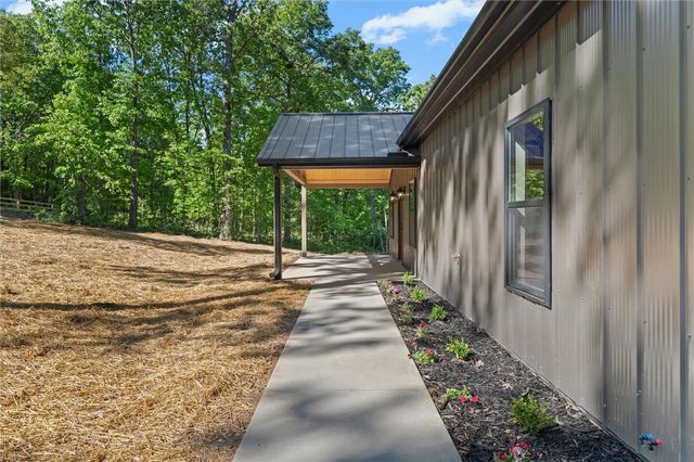 322 Madison 1458, Huntsville, AR 72740