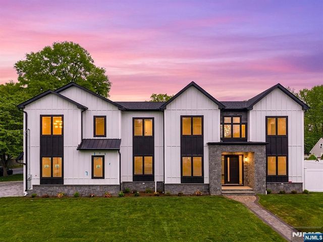 317 Edstan Way, Paramus, NJ 07652