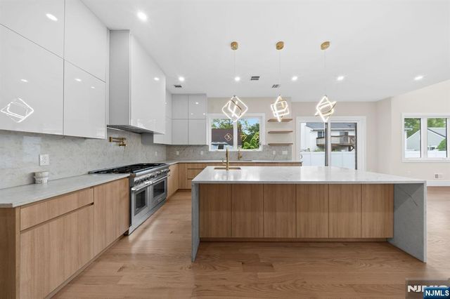 317 Edstan Way, Paramus, NJ 07652