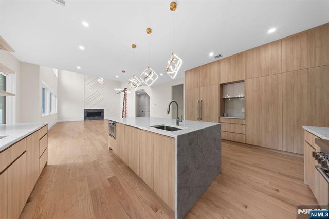 317 Edstan Way, Paramus, NJ 07652